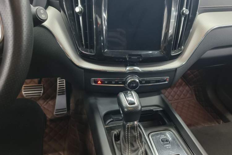 Used Volvo XC60 2019 T5 4x4 Zhiya Sport Edition China VI Standard Audio And AC Panel