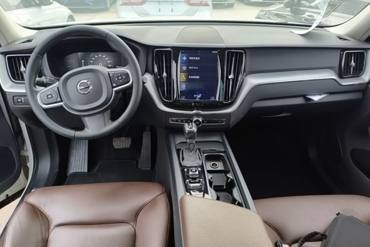 Used Volvo XC60 2019 T5 4x4 Smart Edition China VI Standard Center Console