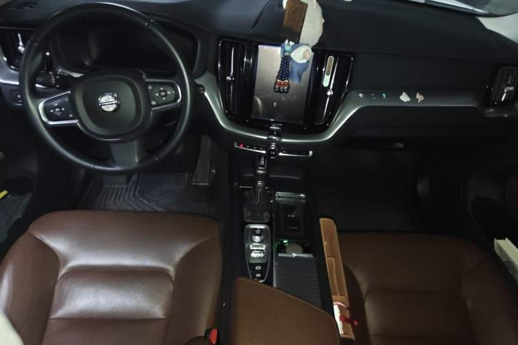 Used Volvo XC60 2019 T5 4x4 Smart Edition China V Standard Center Console