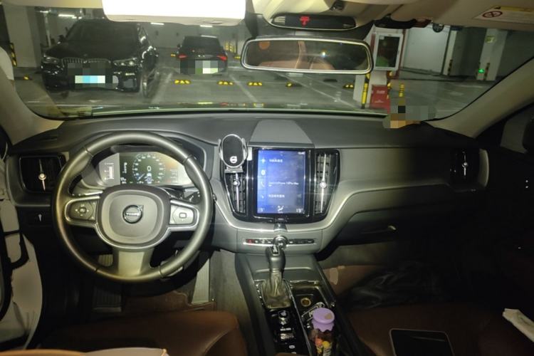 Used Volvo XC60 2019 T5 4x4 Smart Edition China VI Standard Center Console