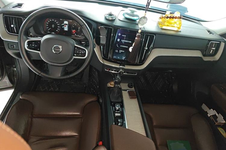 Used Volvo XC60 2019 T5 4x4 Zhiya Luxury Edition China V Standard Center Console