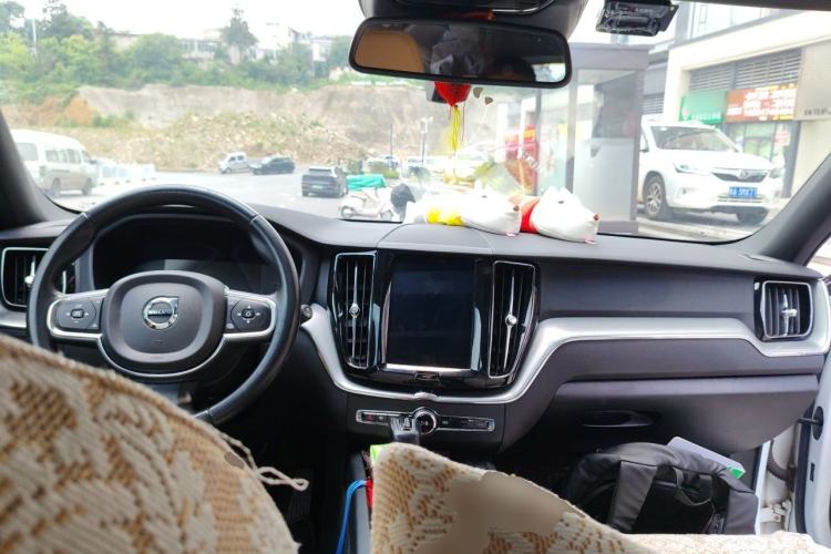 Used Volvo XC60 2019 T4 Zhiyi Edition China VI Center Console