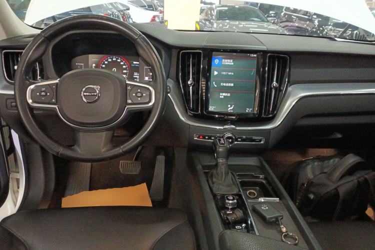Used Volvo XC60 2019 T5 4x4 Smart Edition China VI Standard Center Console