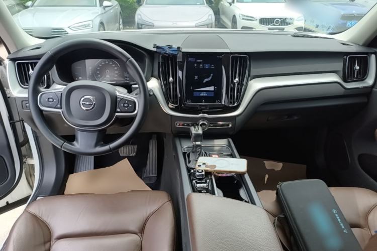 Used Volvo XC60 2019 T5 4x4 Smart Edition China VI Standard Center Console