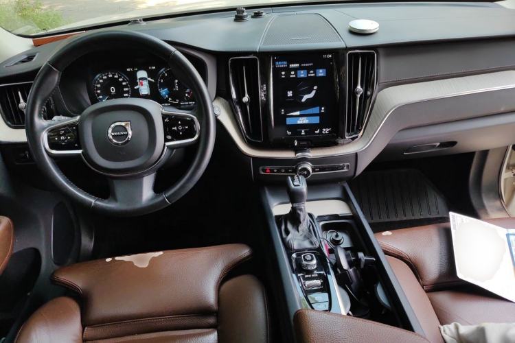 Used Volvo XC60 2019 T5 4x4 Zhiya Luxury Edition China VI Standard Center Console