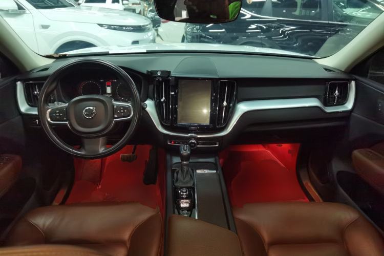 Used Volvo XC60 2019 T5 4x4 Zhiyuan Edition China VI Standard Center Console