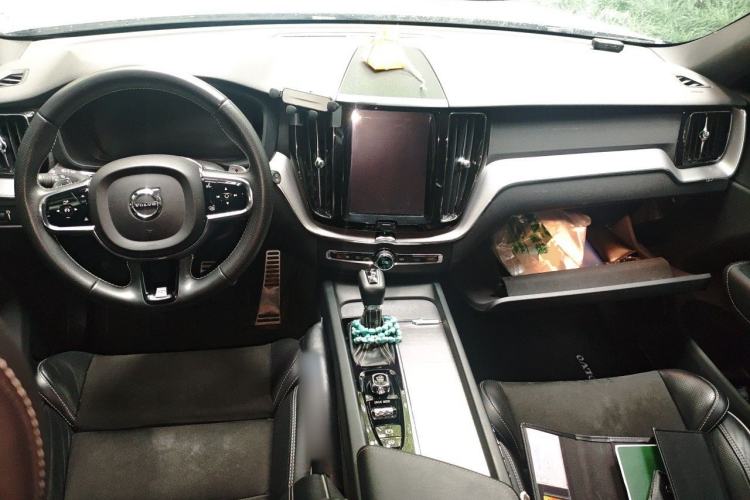 Used Volvo XC60 2019 T5 4x4 Zhiyuan Sport Edition China V Standard Center Console