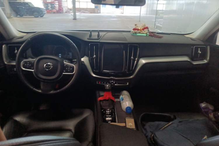 Used Volvo XC60 2019 T5 4x4 Smart Edition China VI Standard Center Console