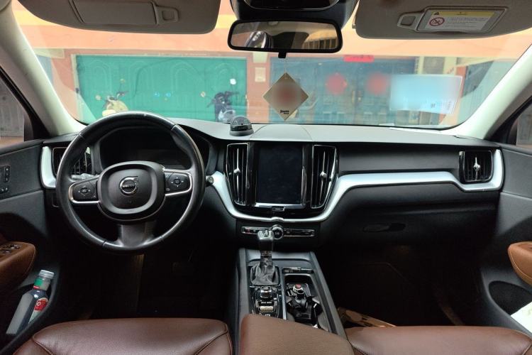 Used Volvo XC60 2019 T5 4x4 Smart Edition China VI Standard Center Console