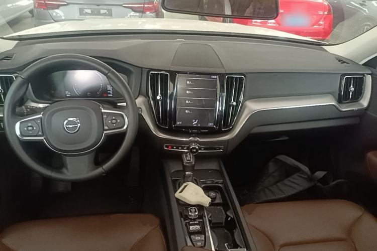 Used Volvo XC60 2019 T5 4x4 Smart Edition China VI Standard Center Console