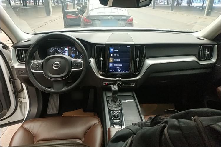 Used Volvo XC60 2019 T5 4x4 Zhiyuan Edition China VI Standard Center Console