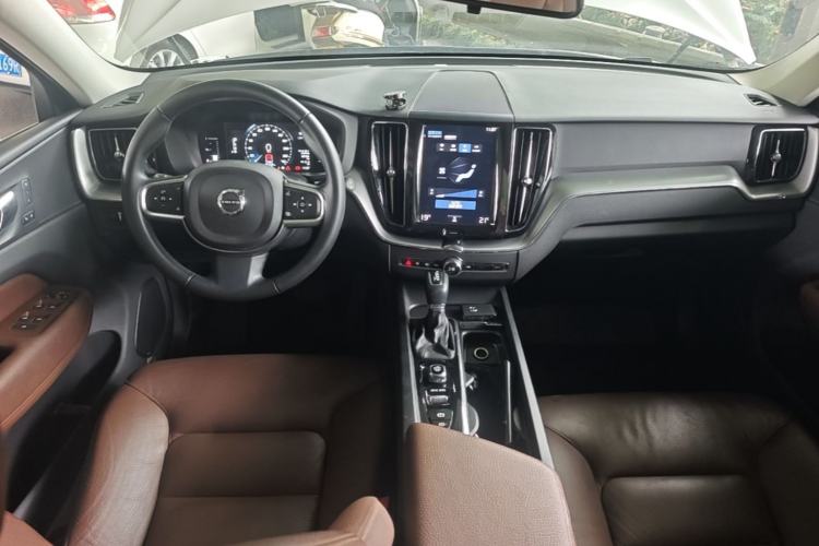 Used Volvo XC60 2019 T5 4x4 Smart Edition China VI Standard Center Console