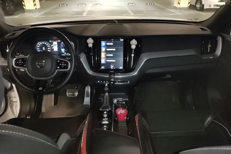 Used Volvo XC60 2019 T5 4x4 Zhiyuan Sport Edition China V Standard Center Console