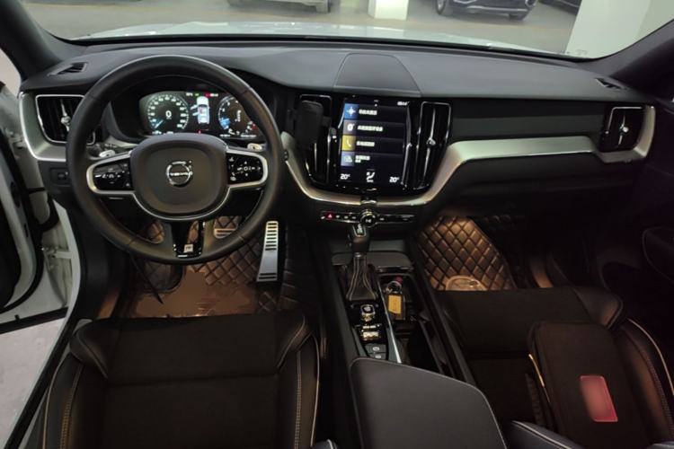 Used Volvo XC60 2019 T5 4x4 Zhiyuan Sport Edition China V Standard Center Console