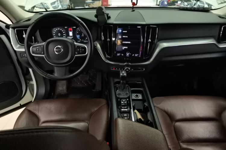 Used Volvo XC60 2019 T5 4x4 Zhiyuan Edition China VI Standard Center Console
