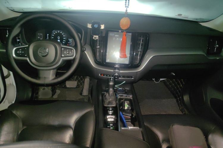 Used Volvo XC60 2019 T5 4x4 Smart Edition China V Standard Center Console