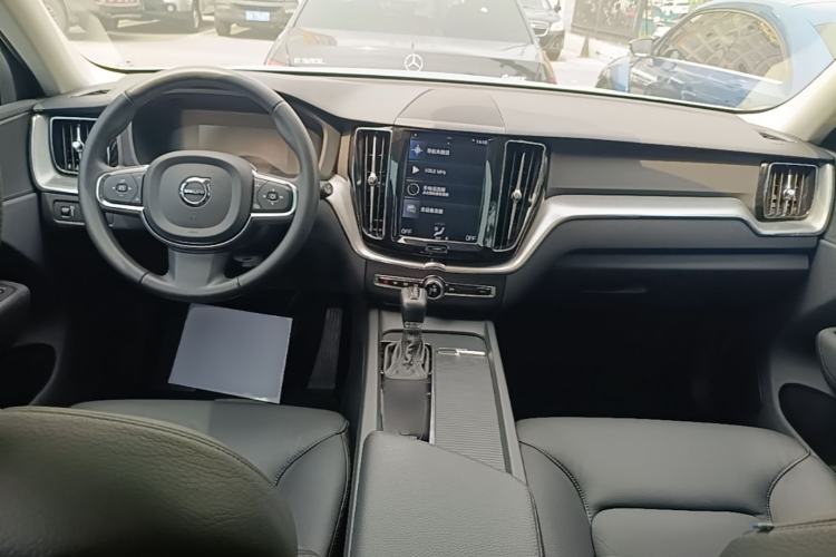 Used Volvo XC60 2019 T5 4x4 Smart Edition China VI Standard Center Console