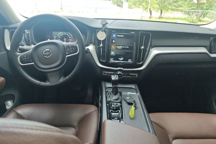 Used Volvo XC60 2019 T5 4x4 Smart Edition China VI Standard Center Console