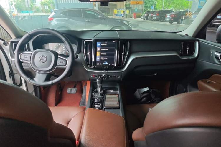 Used Volvo XC60 2019 T5 4x4 Smart Edition China VI Standard Center Console