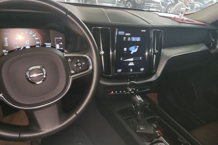 Used Volvo XC60 2019 T5 4x4 Smart Edition China VI Standard Center Console