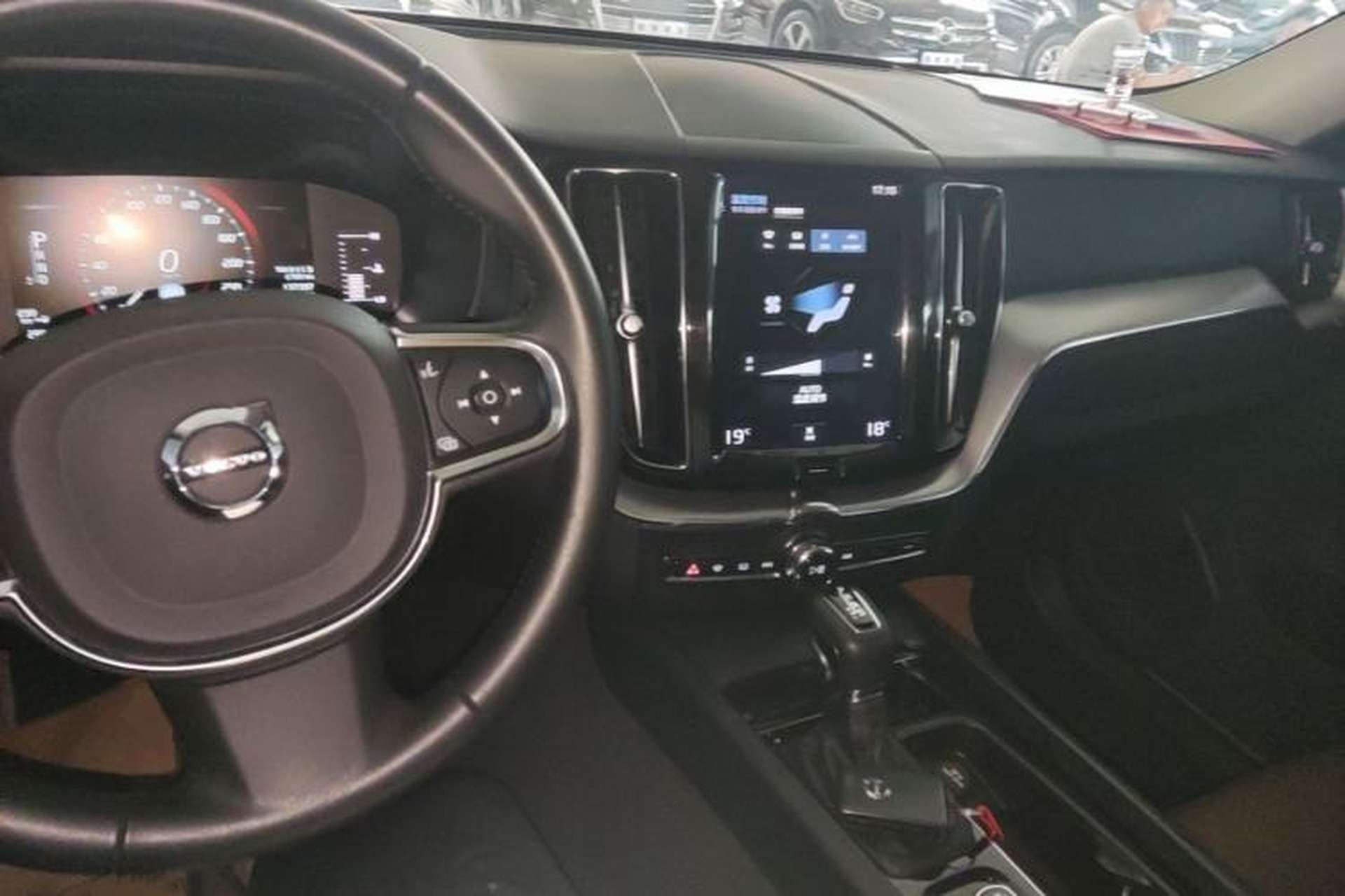 Used Volvo XC60 2019 T5 4x4 Smart Edition China VI Standard Center Console