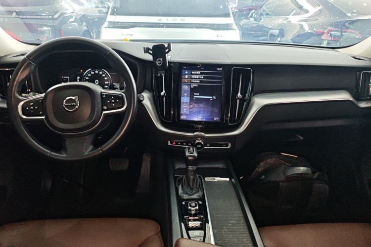 Used Volvo XC60 2019 T5 4x4 Smart Edition China VI Standard Center Console