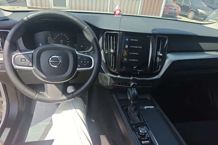 Used Volvo XC60 2019 T4 Zhiyi Edition China V Standard Center Console