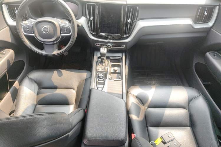 Used Volvo XC60 2019 T5 4x4 Smart Edition China V Standard Center Console