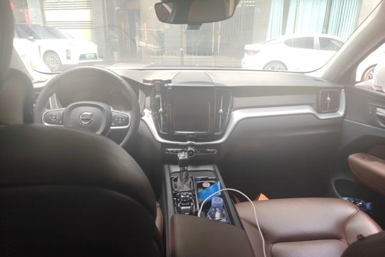 Used Volvo XC60 2019 T5 4x4 Smart Edition China V Standard Center Console