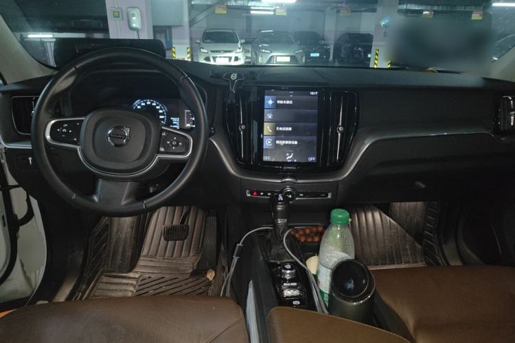 Used Volvo XC60 2019 T5 4x4 Smart Edition China VI Standard Center Console