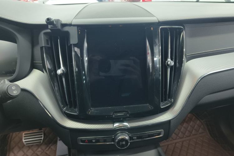 Used Volvo XC60 2019 T5 4x4 Zhiya Sport Edition China VI Standard Center Console