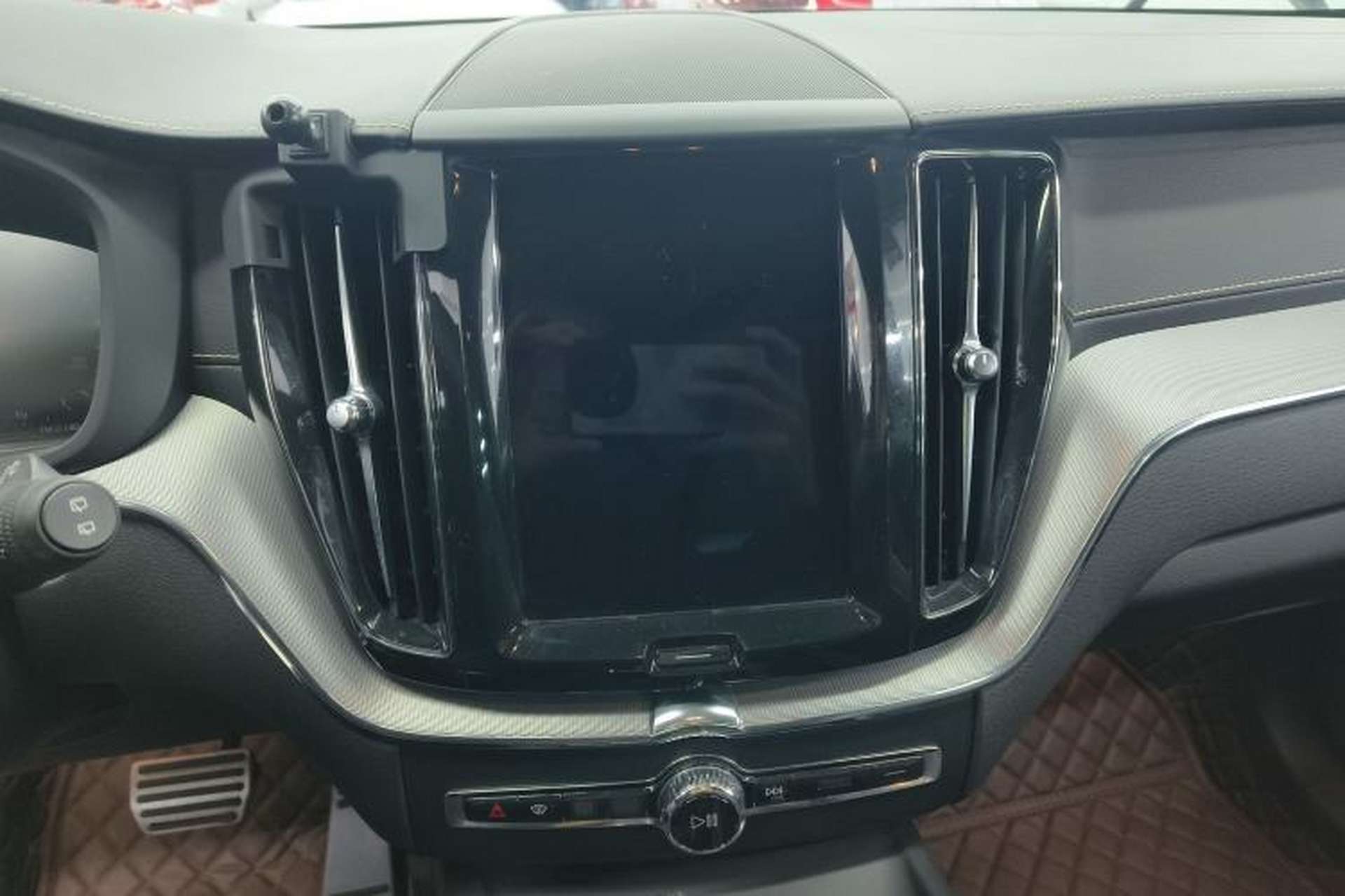 Used Volvo XC60 2019 T5 4x4 Zhiya Sport Edition China VI Standard Center Console