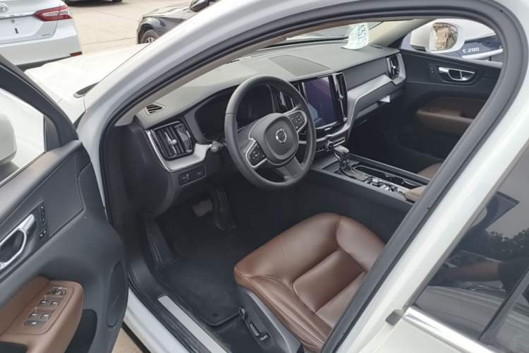 Used Volvo XC60 2019 T5 4x4 Smart Edition China VI Standard Driver Seat