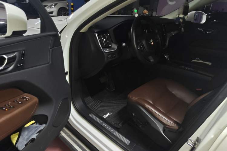 Used Volvo XC60 2019 T5 4x4 Smart Edition China V Standard Driver Seat