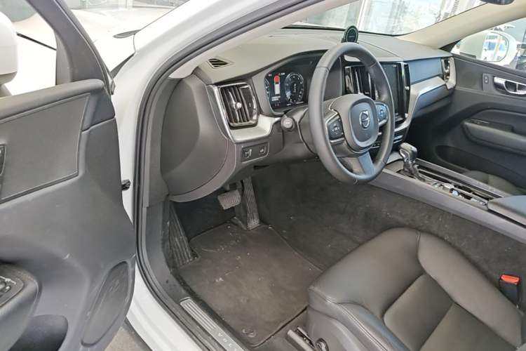 Used Volvo XC60 2019 T5 4x4 Smart Edition China V Standard Driver Seat