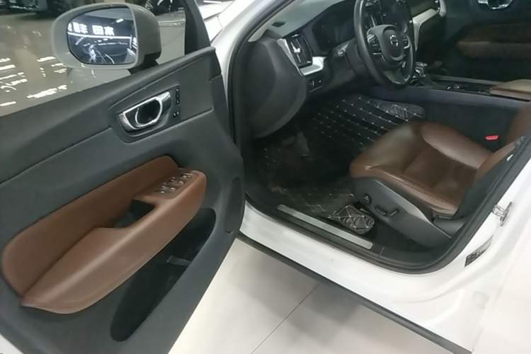 Used Volvo XC60 2019 T5 4x4 Smart Edition China V Standard Driver Seat