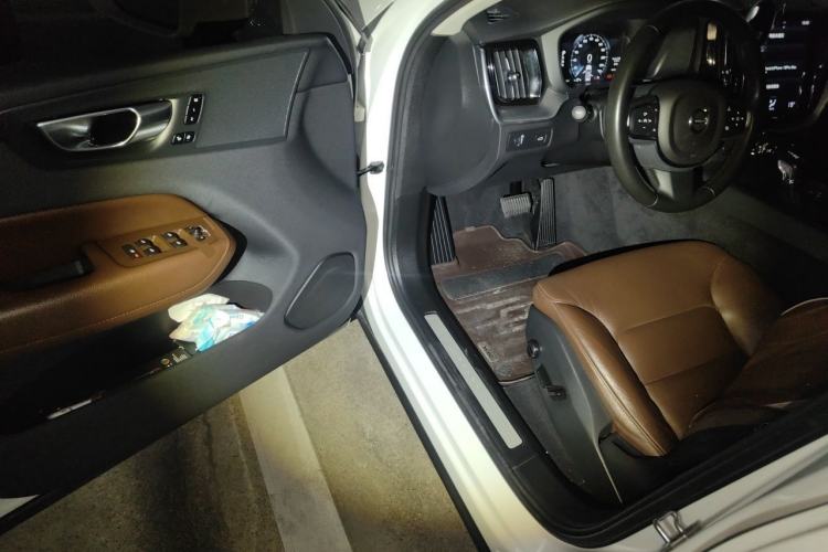 Used Volvo XC60 2019 T5 4x4 Smart Edition China VI Standard Driver Seat