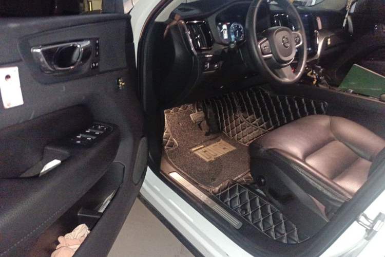 Used Volvo XC60 2019 T5 4x4 Smart Edition China V Standard Driver Seat