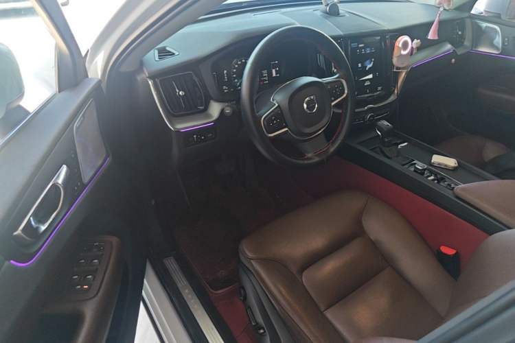 Used Volvo XC60 2019 T5 4x4 Smart Edition China V Standard Driver Seat
