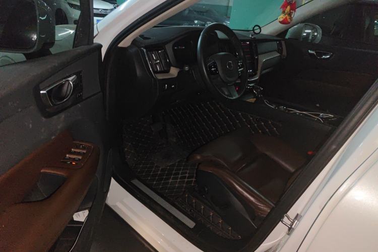 Used Volvo XC60 2019 T5 4x4 Smart Edition China V Standard Driver Seat