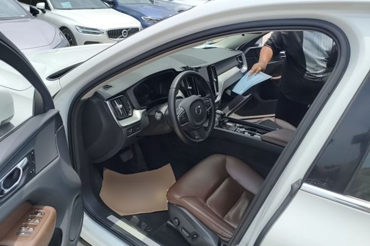 Used Volvo XC60 2019 T5 4x4 Smart Edition China VI Standard Driver Seat