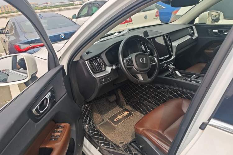 Used Volvo XC60 2019 T5 4x4 Smart Edition China V Standard Driver Seat