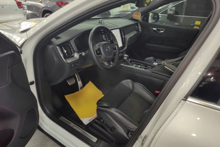 Used Volvo XC60 2019 T5 4x4 Smart & Dynamic Sport Edition China VI Standard Driver Seat