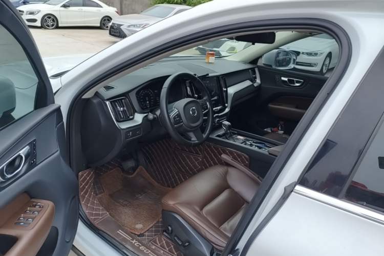 Used Volvo XC60 2019 T5 4x4 Smart Edition China V Standard Driver Seat