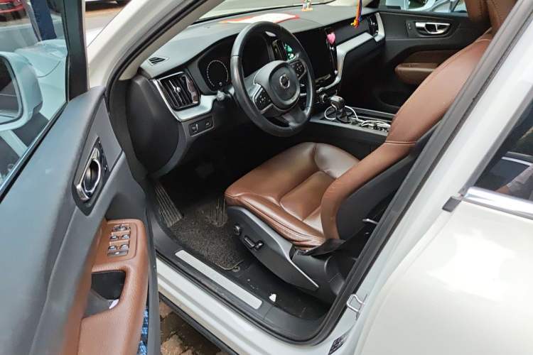 Used Volvo XC60 2019 T5 4x4 Smart Edition China V Standard Driver Seat