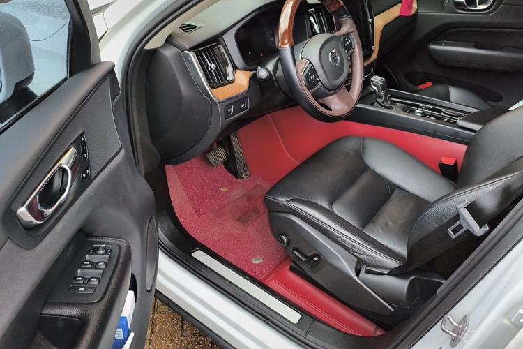 Used Volvo XC60 2019 T5 4x4 Smart Edition China VI Standard Driver Seat