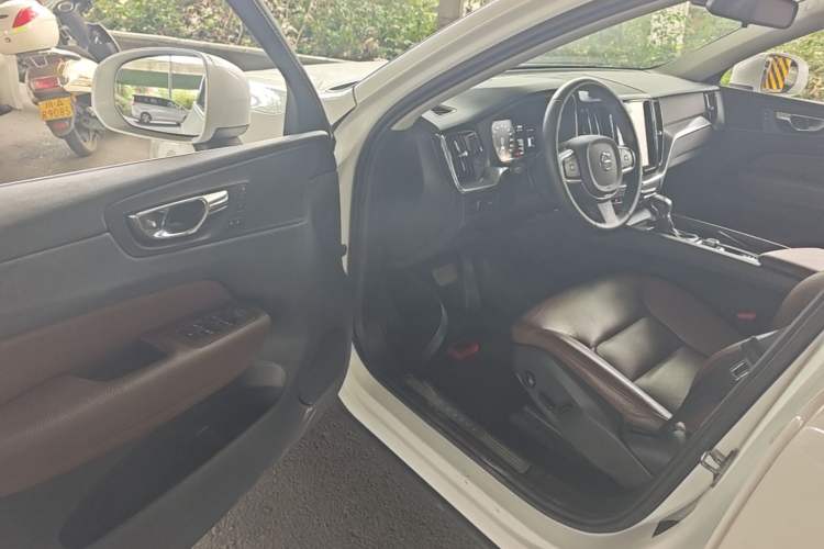 Used Volvo XC60 2019 T5 4x4 Smart Edition China VI Standard Driver Seat