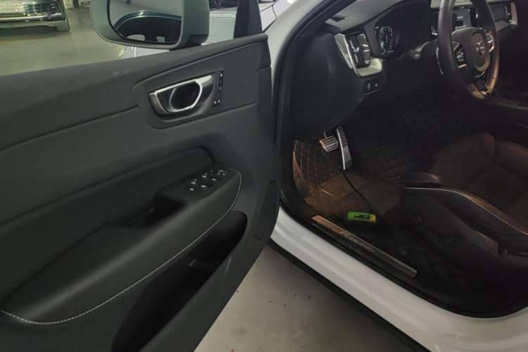 Used Volvo XC60 2019 T5 4x4 Zhiyuan Sport Edition China V Standard Driver Seat