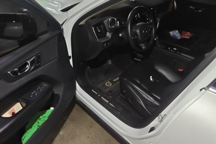 Used Volvo XC60 2019 T5 4x4 Smart Edition China VI Standard Driver Seat