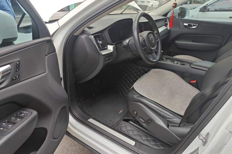 Used Volvo XC60 2019 T5 4x4 Smart Edition China VI Standard Driver Seat
